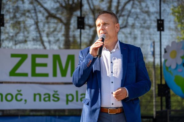 dan-zemlje-21e31638af-1efc-72b7-2c89-162b2c5722e688913a17-eae4-6f24-11ce-f11dcb229a4dA50E90DC-D8CE-F490-1ABD-9EE432EA2D14.jpg
