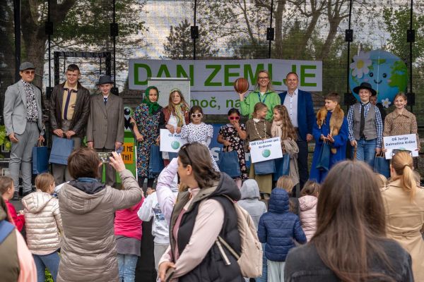 dan-zemlje-619832ba27-9277-22d1-5620-f3b08998cfccc786de57-6285-c930-fbde-d76dfce13624117DA4CA-20A9-51A5-078C-7EC2FF89E718.jpg